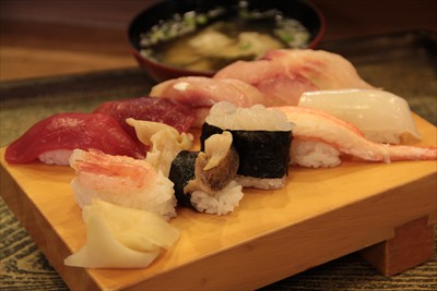 寿司：Sakura Sushi